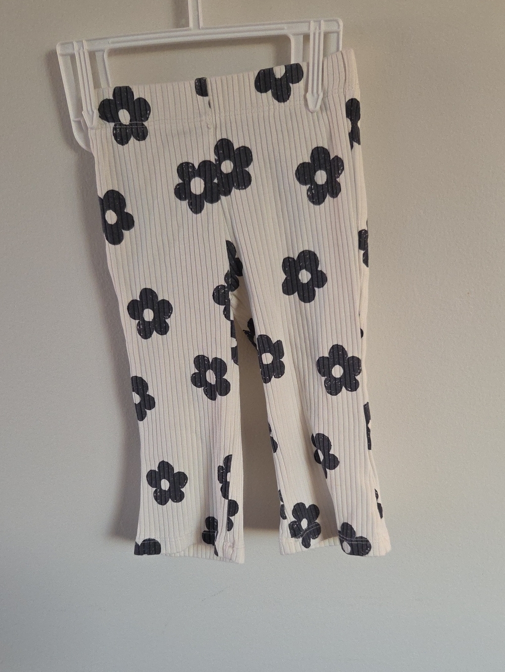 Kids Ribbed Floral Print Leggings - White with Black Flowers